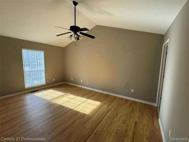 1200 Saratoga Boulevard, Walled Lake, MI 48390