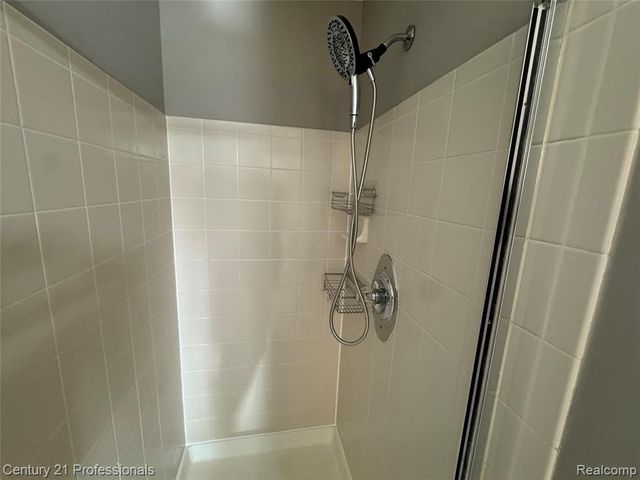 1200 Saratoga Boulevard, Walled Lake, MI 48390