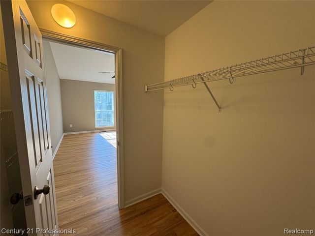 1200 Saratoga Boulevard, Walled Lake, MI 48390