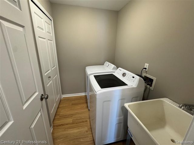 1200 Saratoga Boulevard, Walled Lake, MI 48390