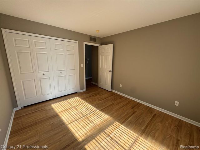 1200 Saratoga Boulevard, Walled Lake, MI 48390