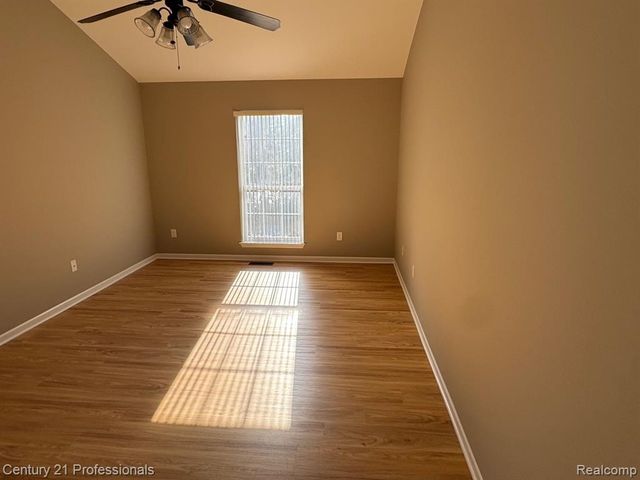 1200 Saratoga Boulevard, Walled Lake, MI 48390