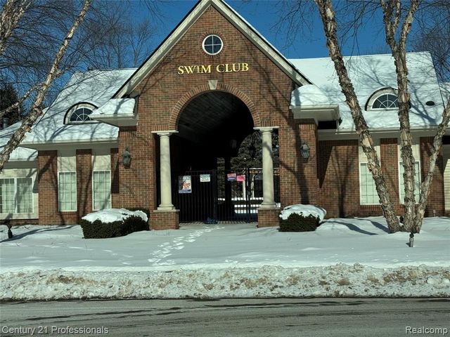 1200 Saratoga Boulevard, Walled Lake, MI 48390