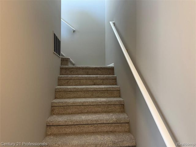 1200 Saratoga Boulevard, Walled Lake, MI 48390