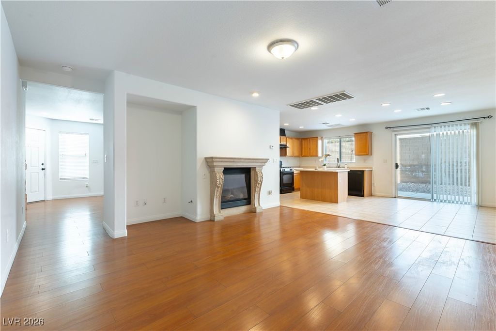 Image 7 of property listing at 9026 Iron Cactus Avenue, Las Vegas, NV 89148