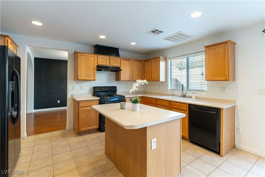 Image 9 of property listing at 9026 Iron Cactus Avenue, Las Vegas, NV 89148