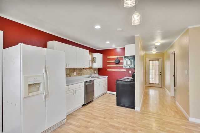 504 Tom Lackey Ln, Alpine, TX 79830