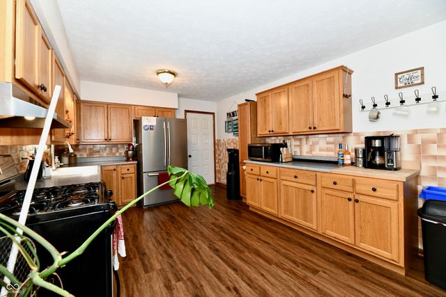 657 Walnut Street, Whiteland, IN 46184