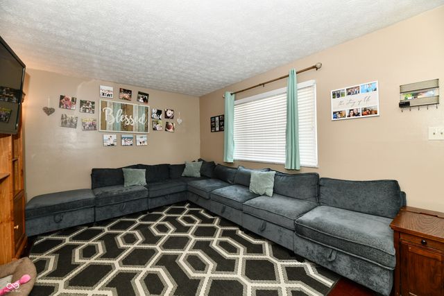 657 Walnut Street, Whiteland, IN 46184