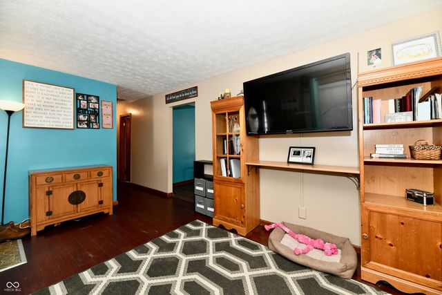 657 Walnut Street, Whiteland, IN 46184