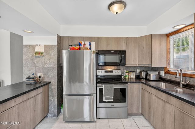 6013 James Road, Oregon, OH 43616