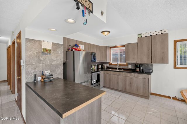 6013 James Road, Oregon, OH 43616