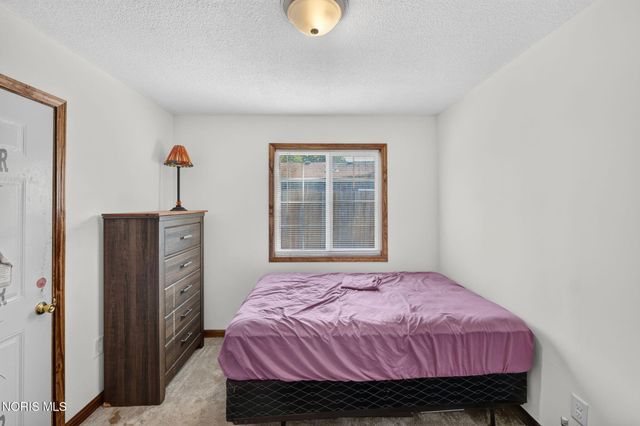 6013 James Road, Oregon, OH 43616