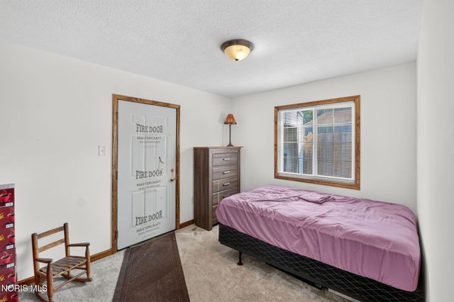 6013 James Road, Oregon, OH 43616