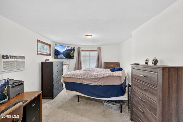 6013 James Road, Oregon, OH 43616