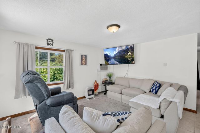 6013 James Road, Oregon, OH 43616