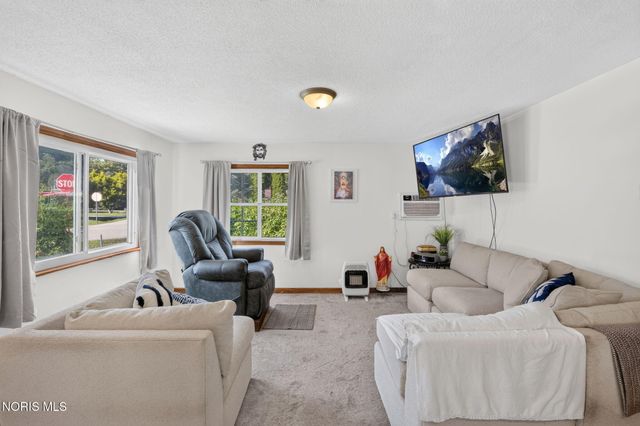 6013 James Road, Oregon, OH 43616