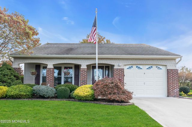 5 Hexham Court, Manchester, NJ 08759