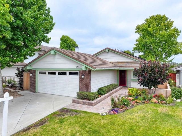 7934 Calle Posada, Carlsbad, CA 92009
