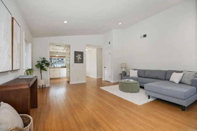 7934 Calle Posada, Carlsbad, CA 92009