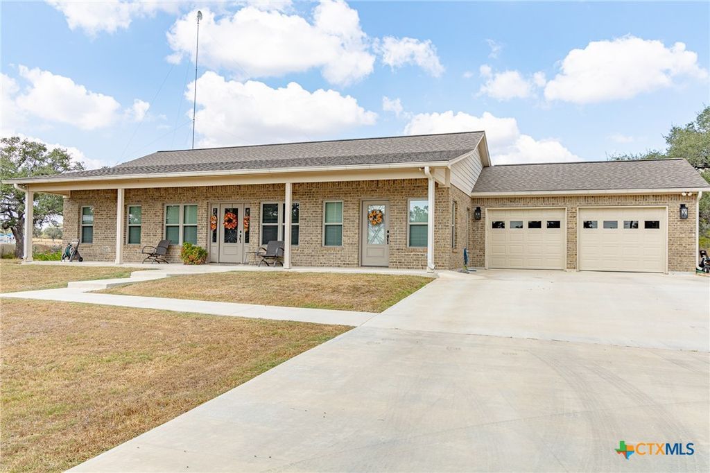 716 L Hrabovsky Road, Yoakum, TX 77995
