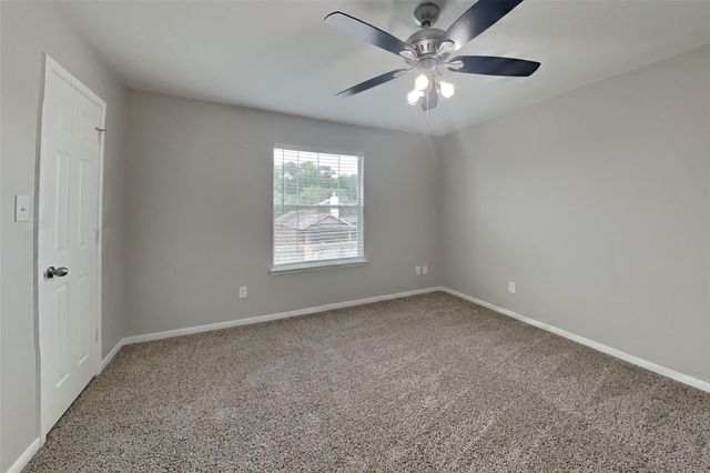 438 Pinewood Ridge Drive, Spring, TX 77386