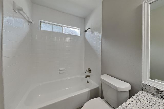 438 Pinewood Ridge Drive, Spring, TX 77386