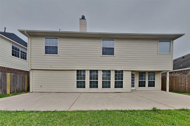 438 Pinewood Ridge Drive, Spring, TX 77386