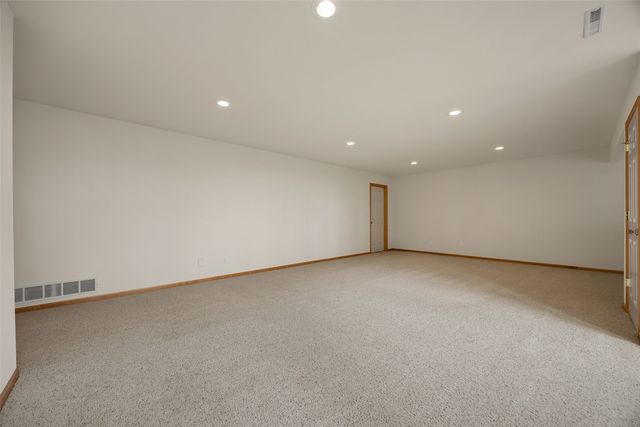 3002 Stone Creek Court, Marion, IA 52302