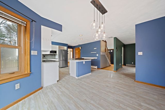 4 Gloria Dr, Mansfield, MA 02048