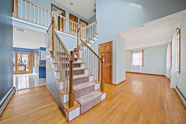 4 Gloria Dr, Mansfield, MA 02048