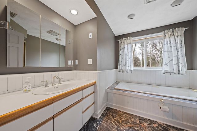 4 Gloria Dr, Mansfield, MA 02048