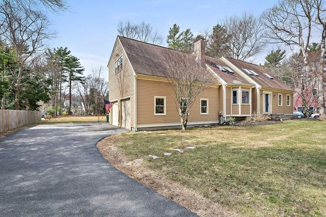 4 Gloria Dr, Mansfield, MA 02048