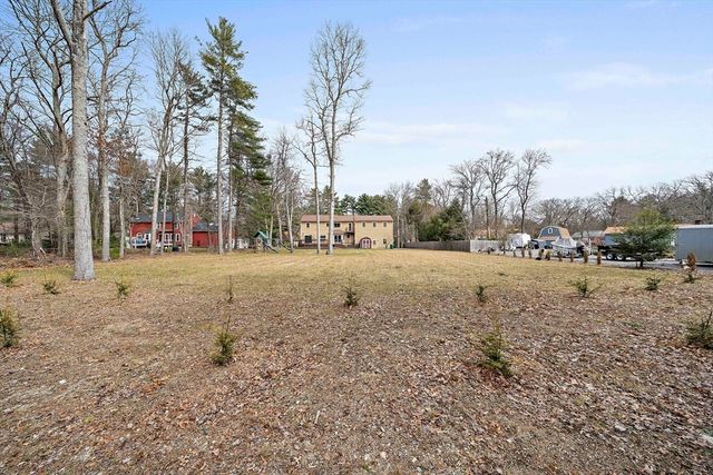 4 Gloria Dr, Mansfield, MA 02048