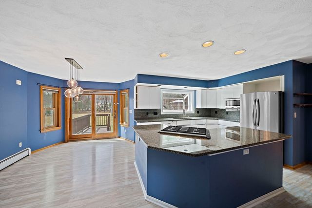 4 Gloria Dr, Mansfield, MA 02048