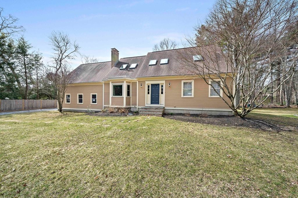 4 Gloria Dr, Mansfield, MA 02048