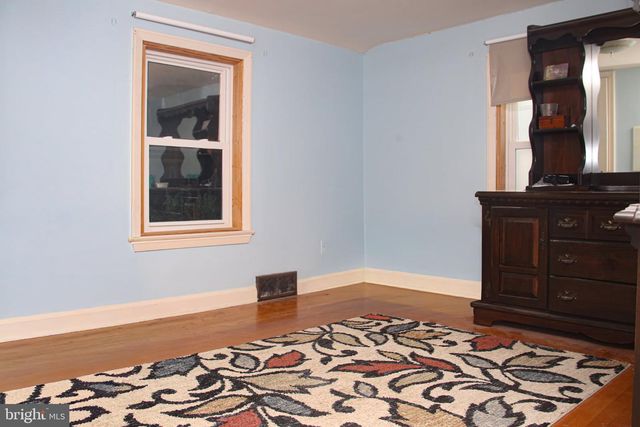 927 FAIRFAX DR, Morgantown, WV 26505