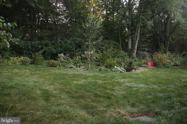 927 FAIRFAX DR, Morgantown, WV 26505