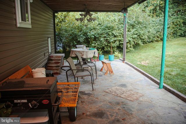 927 FAIRFAX DR, Morgantown, WV 26505