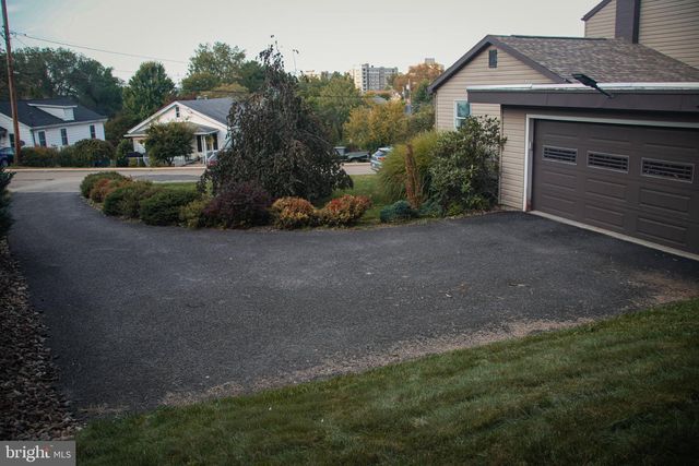 927 FAIRFAX DR, Morgantown, WV 26505