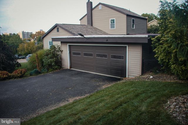 927 FAIRFAX DR, Morgantown, WV 26505