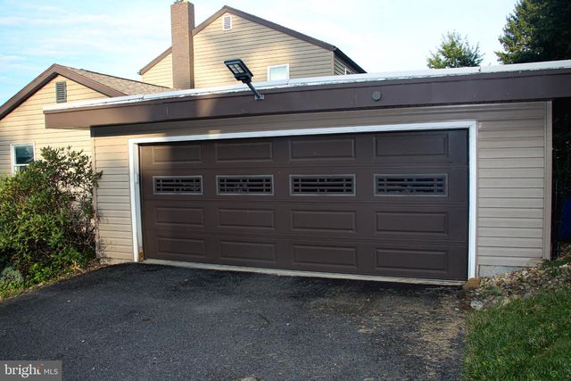 927 FAIRFAX DR, Morgantown, WV 26505