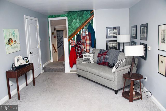 927 FAIRFAX DR, Morgantown, WV 26505