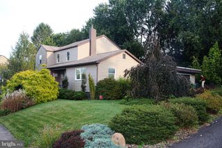 927 FAIRFAX DR, Morgantown, WV 26505