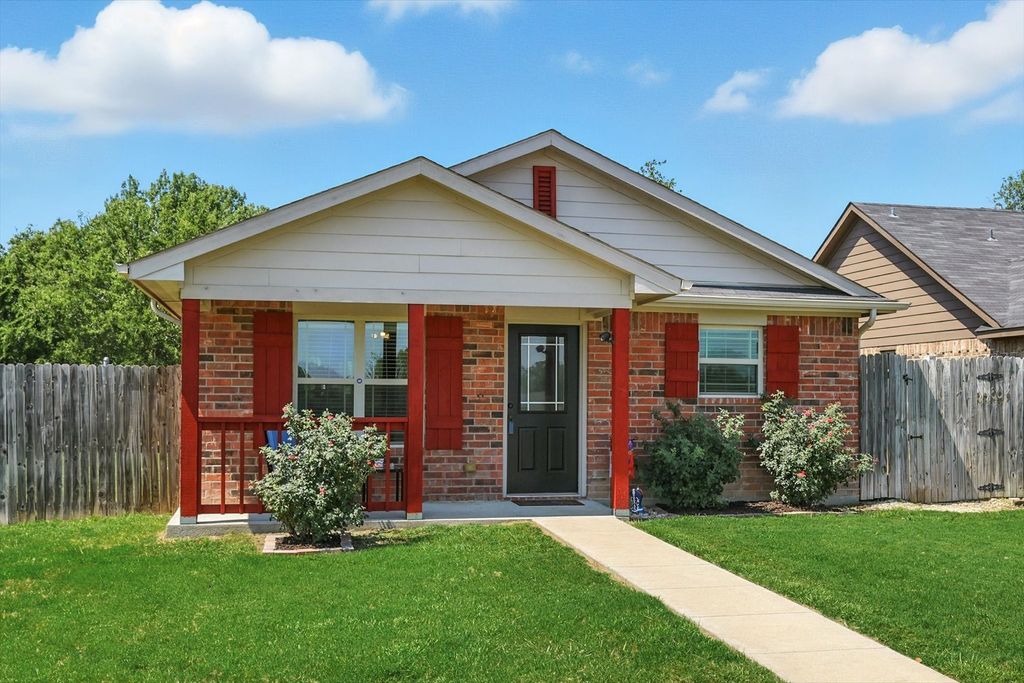 607 S 2nd Street, Sanger, TX 76266
