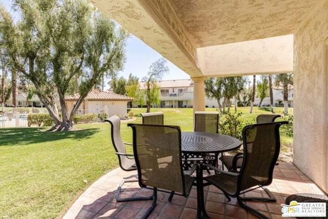 626 Vista Lago Circle, Palm Desert, CA 92211