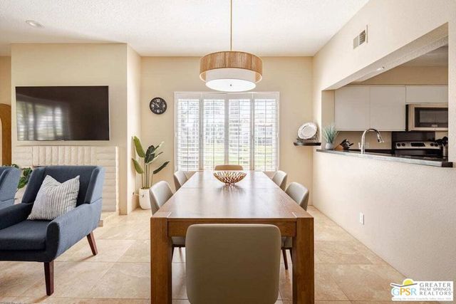 626 Vista Lago Circle, Palm Desert, CA 92211