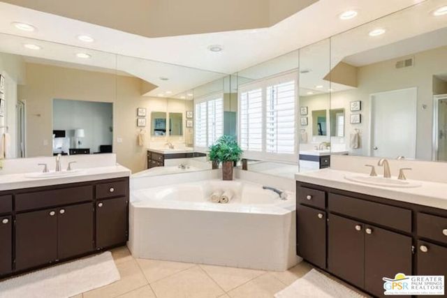 626 Vista Lago Circle, Palm Desert, CA 92211