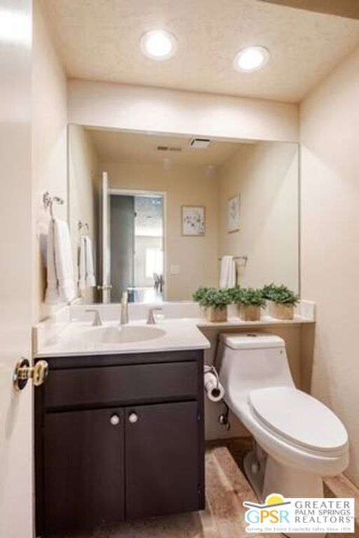 Image 14 of property listing at 626 Vista Lago Circle, Palm Desert, CA 92211