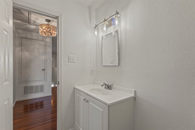 633 Almandora Drive, Arlington, TX 76002